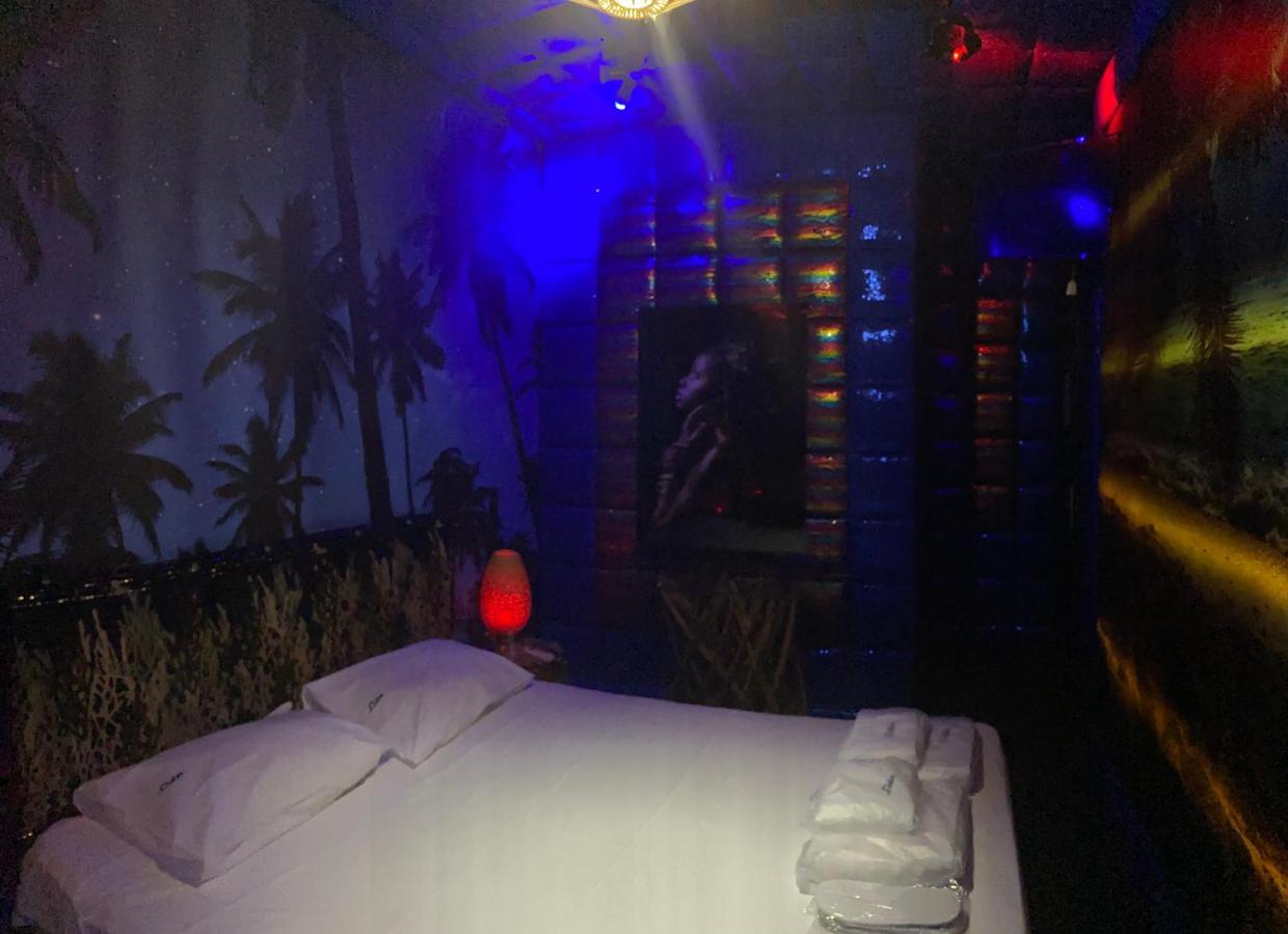 Deluxe Double Room Shower