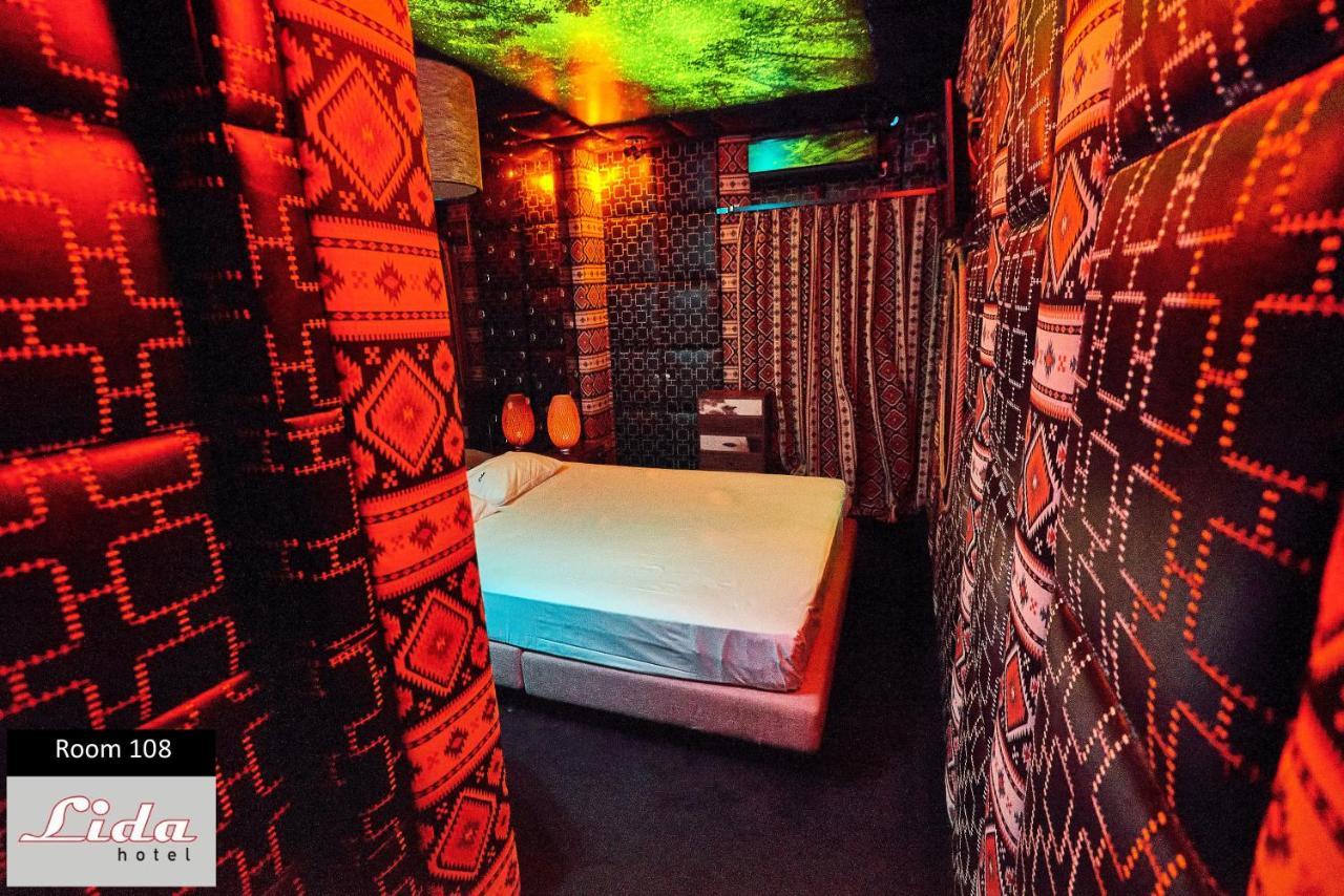 Deluxe Double Room Shower