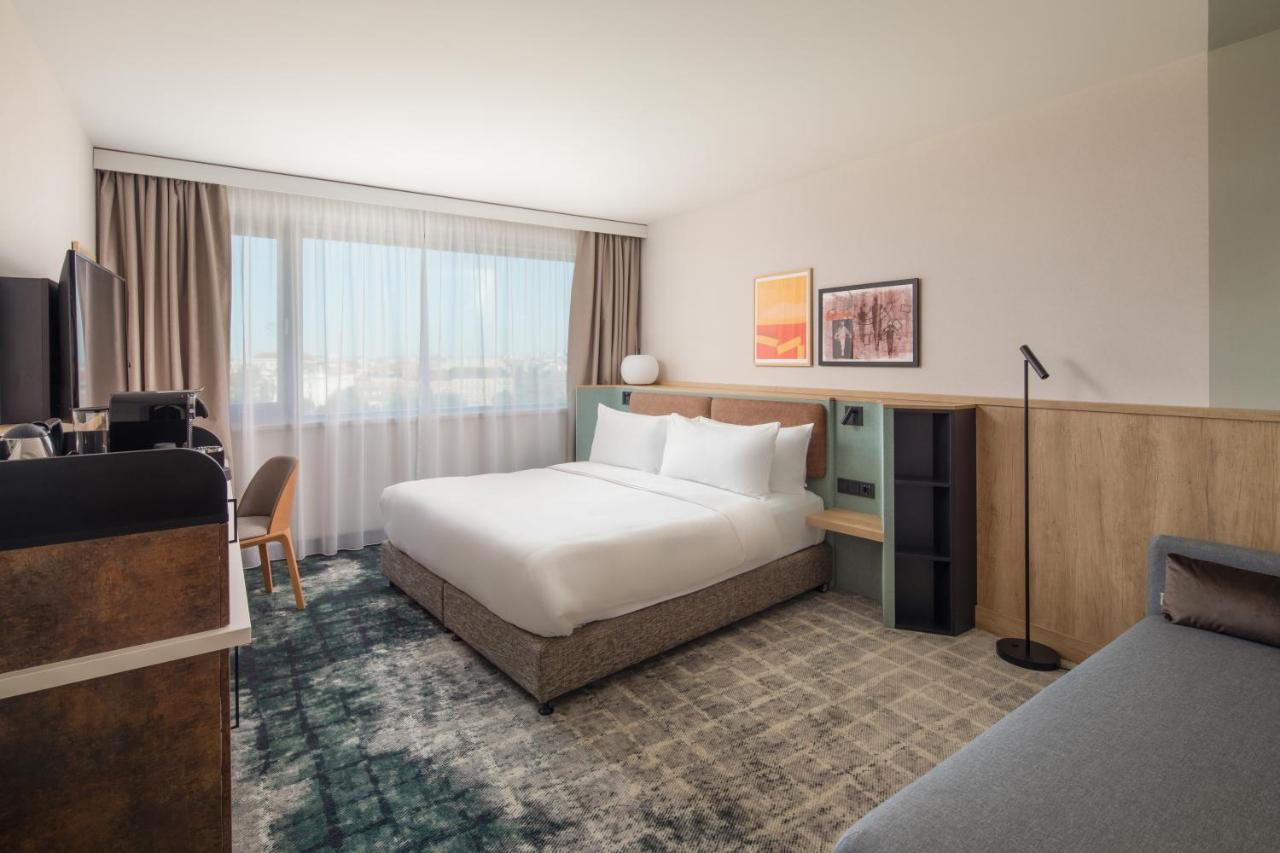 King Bed Premium with access to Club Lounge,1245112333:JPEG