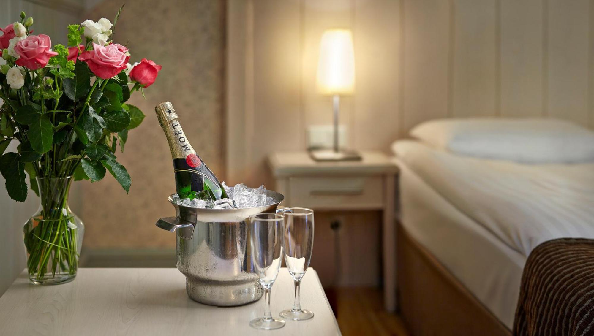 Deluxe Double Room,1277059912:JPEG