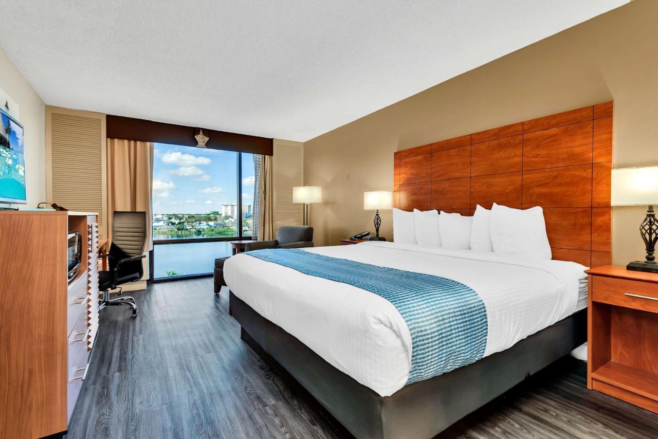 Premium Room 1 King Bed a Water view