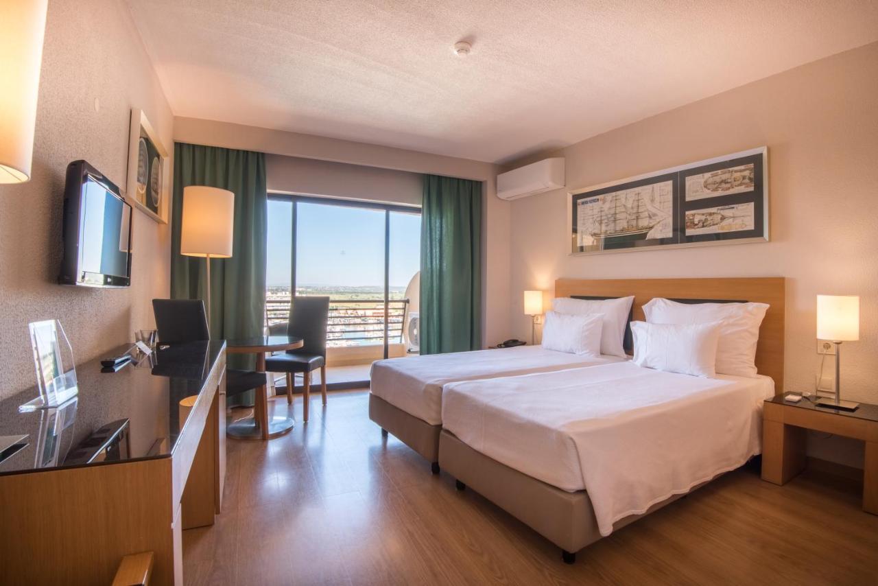 Chambre Lits Jumeaux avec Lit d'appoint (2 Adultes + 1 Enfant) - Vue sur Mer