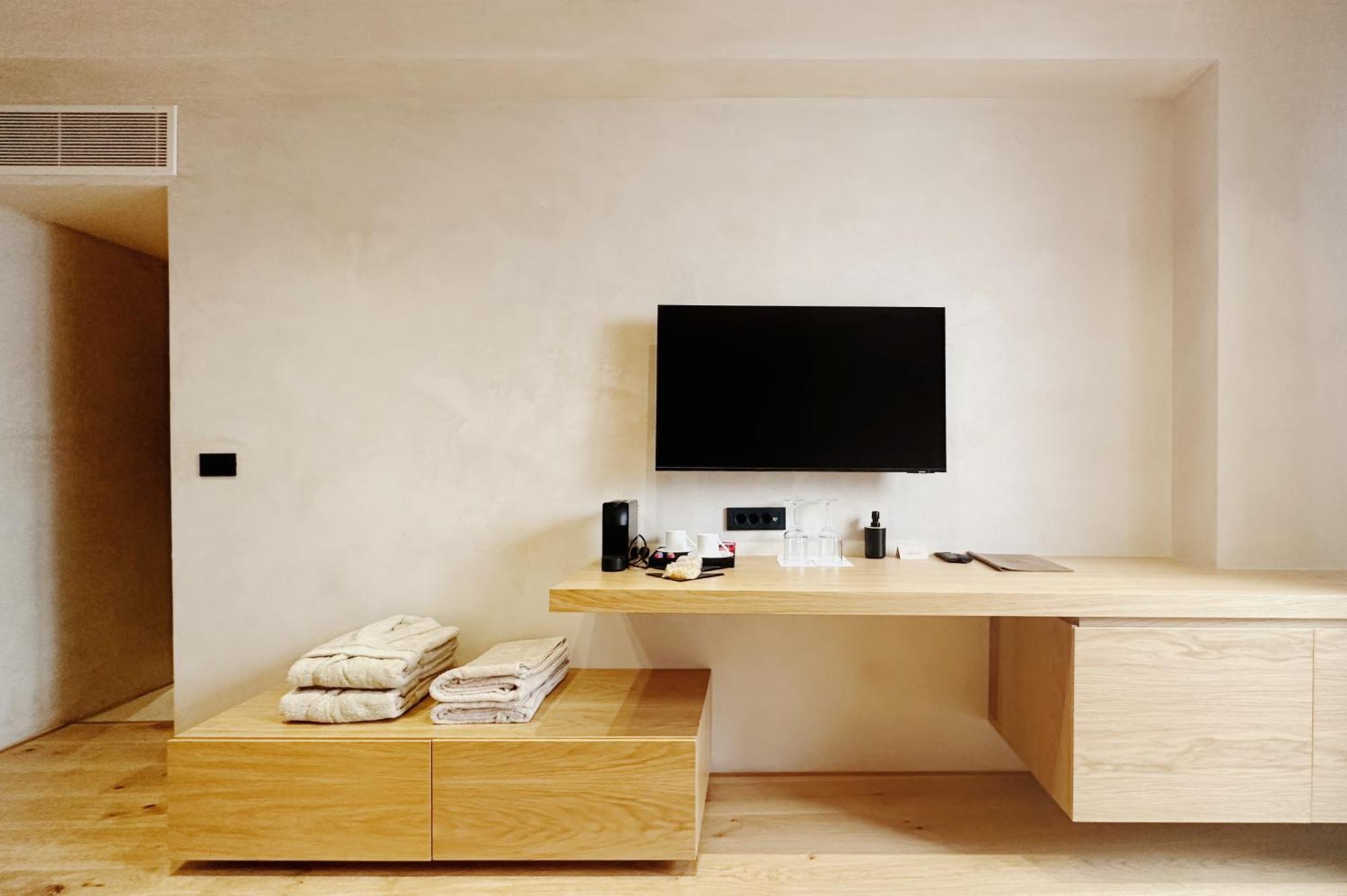 Suite Design avec Bain à Remous Intérieur - Bâtiment Opposé