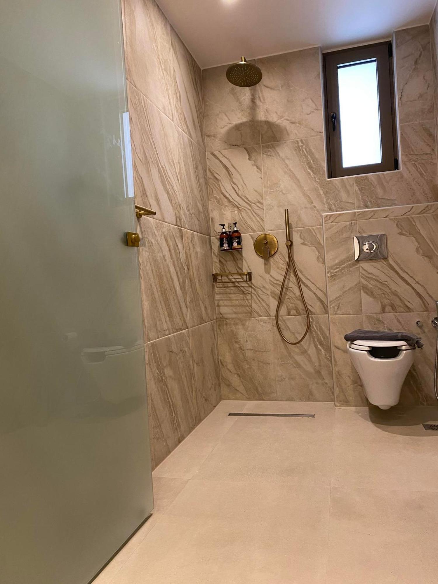Deluxe Suite Land View Outdoor Jacuzzi