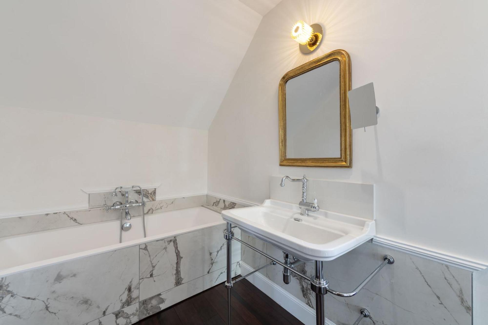 Double Room with Lake View,1567784291:JPEG