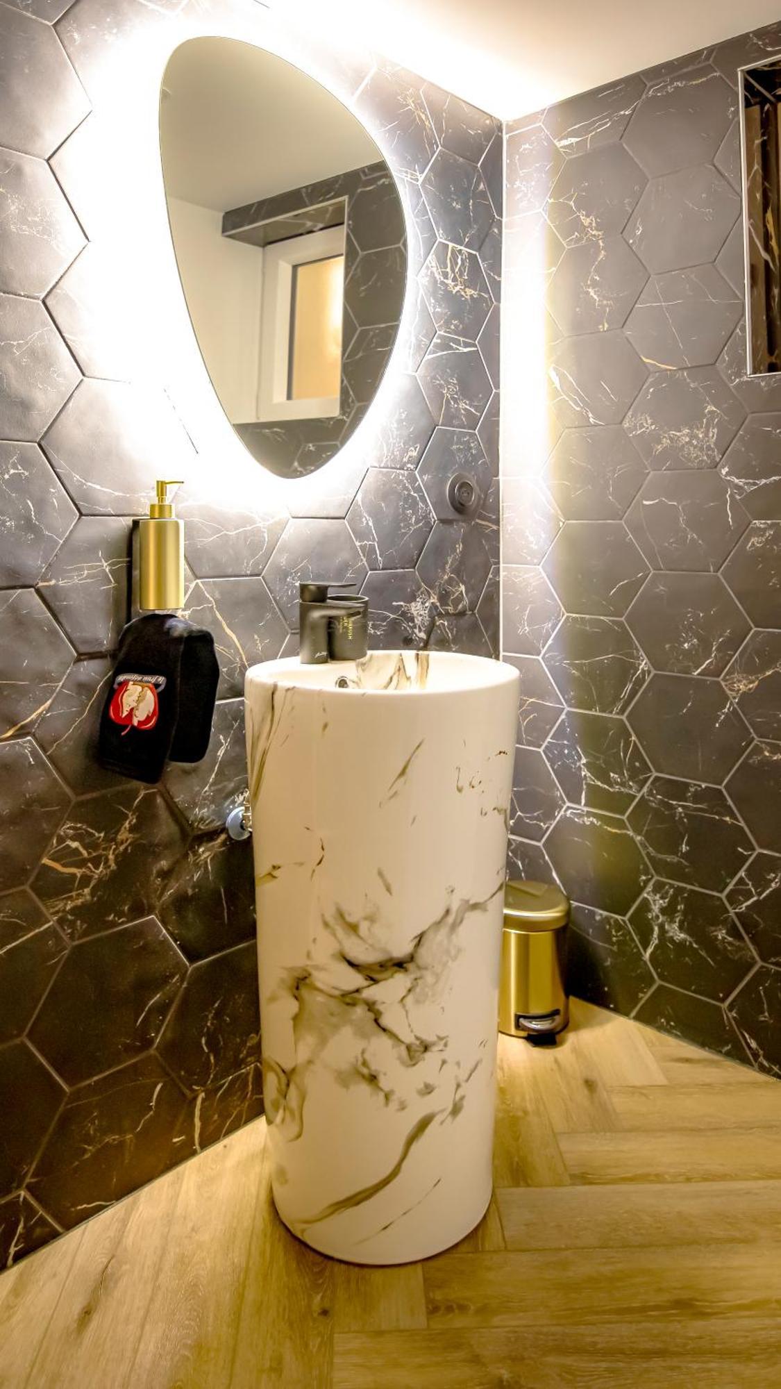 One-Bedroom Apartment with Spa Bath,1606376022:JPEG