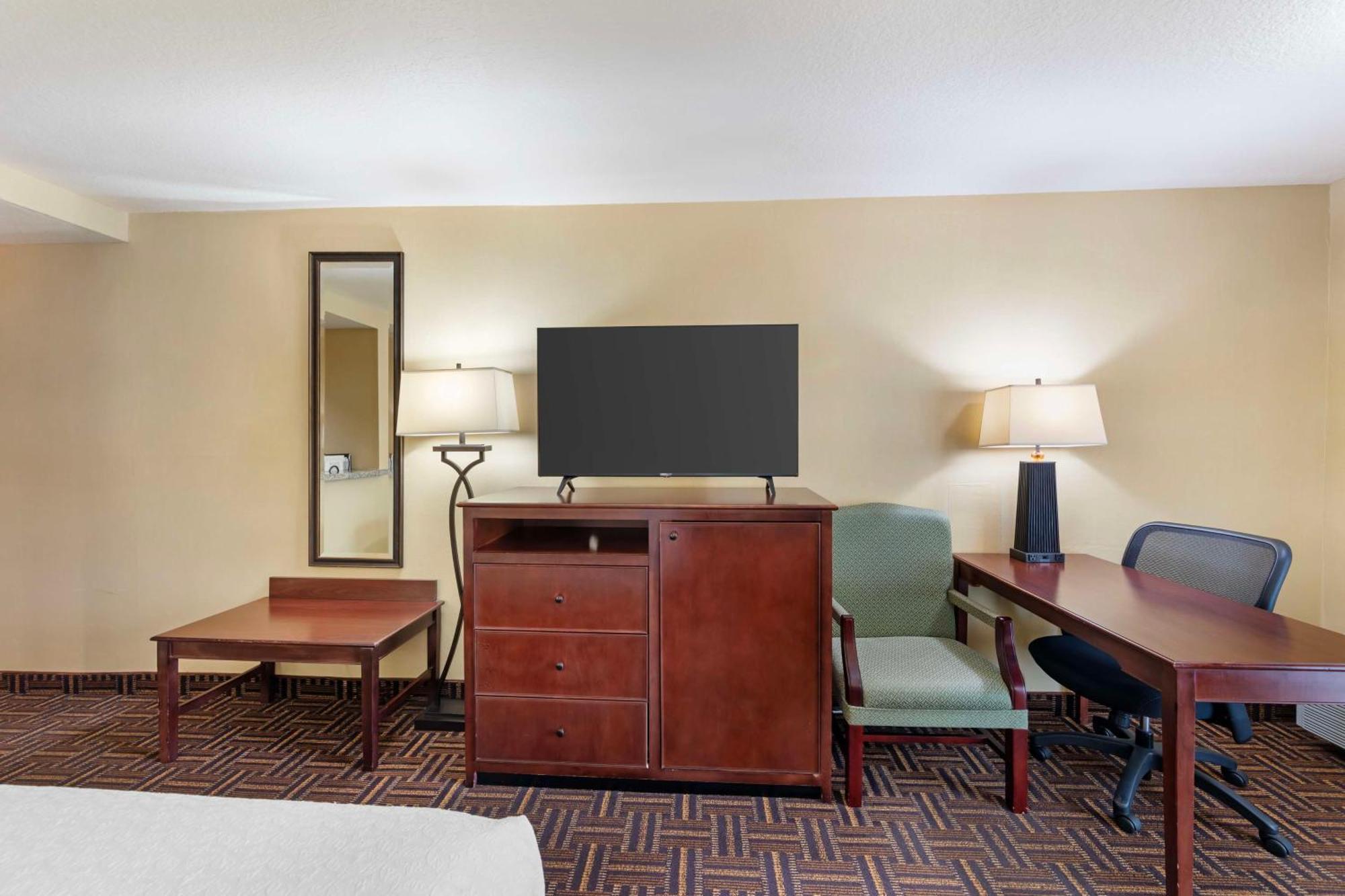 King Room - Exterior Room/Non-Smoking,1631561748:JPEG
