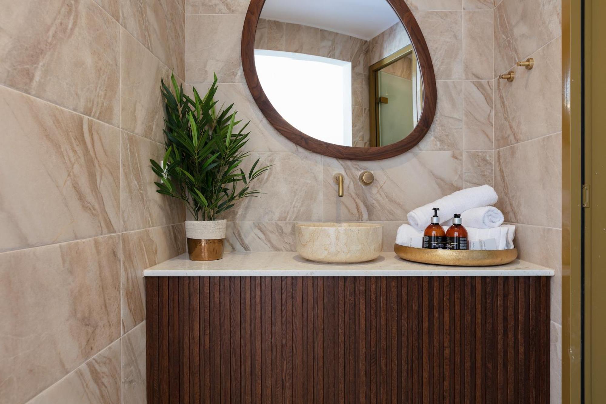 Deluxe Suite Land View Outdoor Jacuzzi