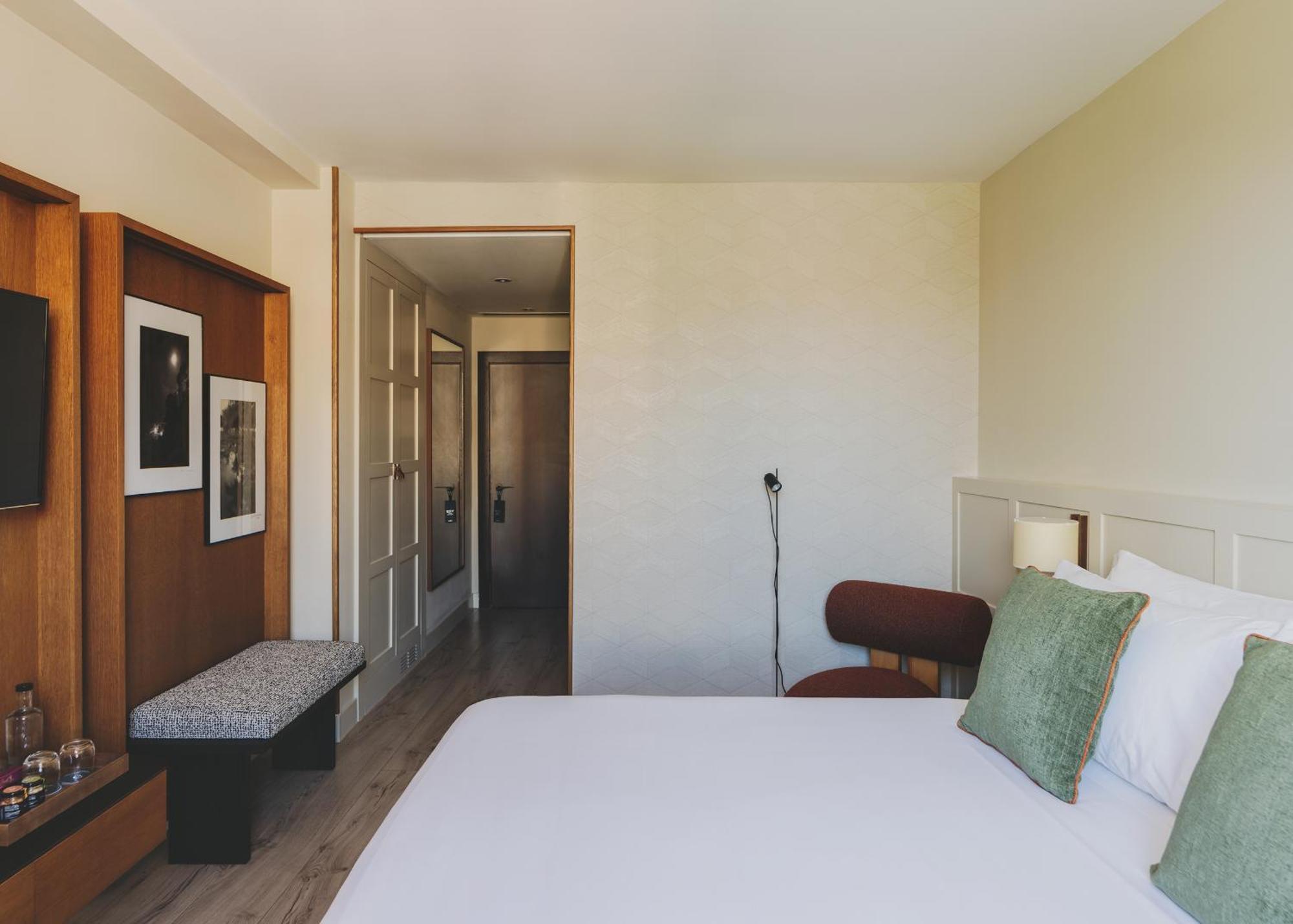 Superior Room with Extra Bed,1742584856:JPEG