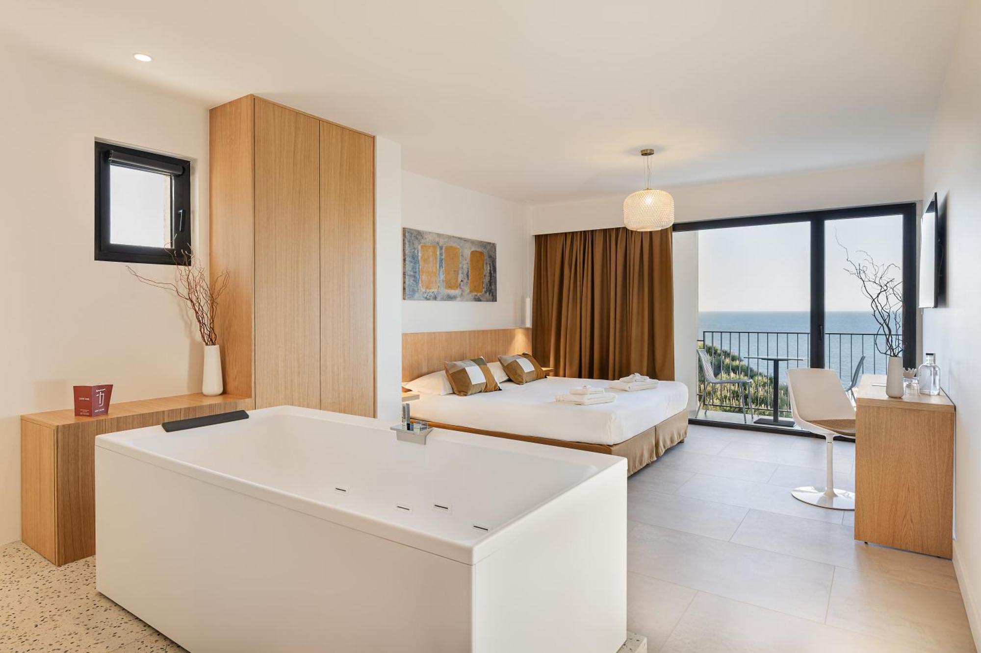 Signature Suite with Balcony and Spa Bath - Sea View,1674702006:JPEG