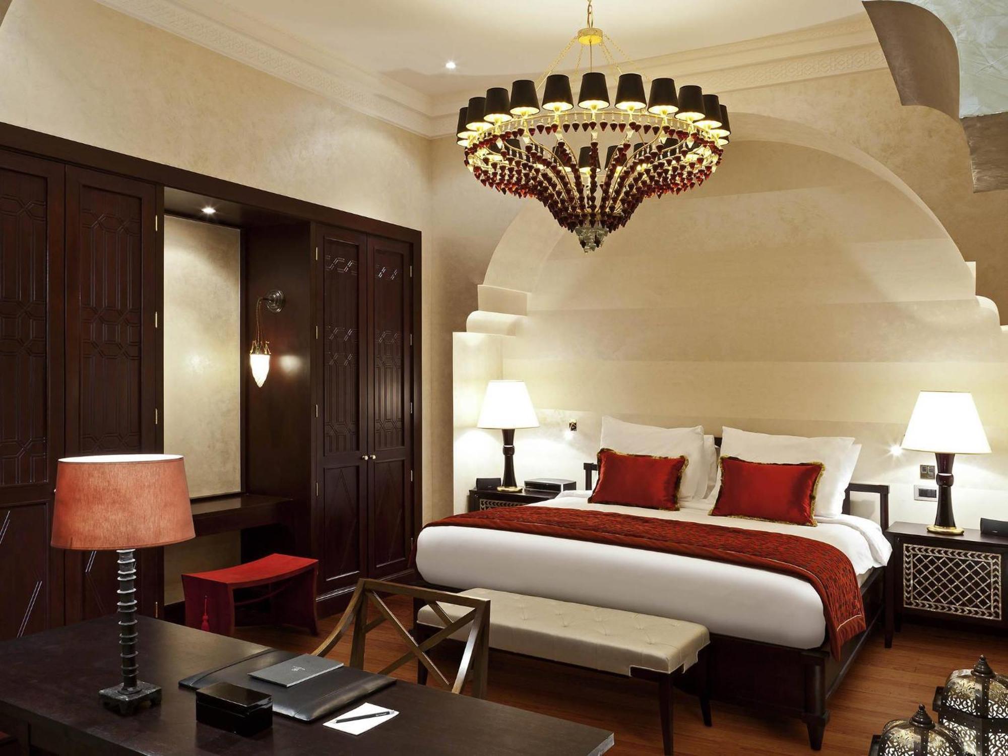 Palace Luxury Room with One King Bed and Balcony - Garden View,1717057407:JPEG