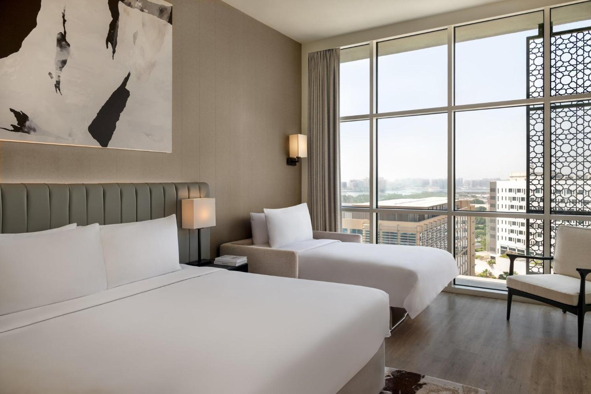 Deluxe King Room with Plaza View - Theme Park Access