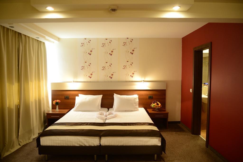 Deluxe Twin Room with Sofa Bed - Free Late Check-out,451656516:JPEG