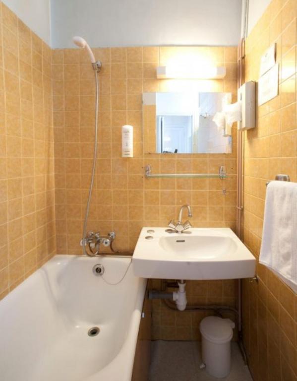 Chambre Triple avec Accès Gratuit au Jacuzzi