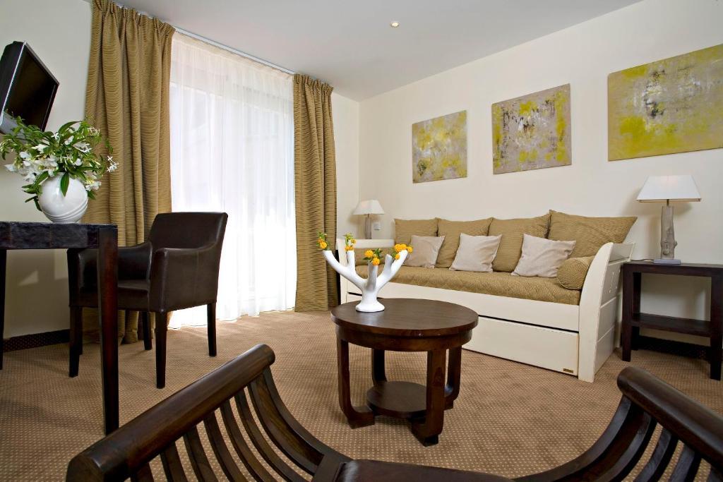 Suite with Terrace - Spa Access,103516196:JPEG