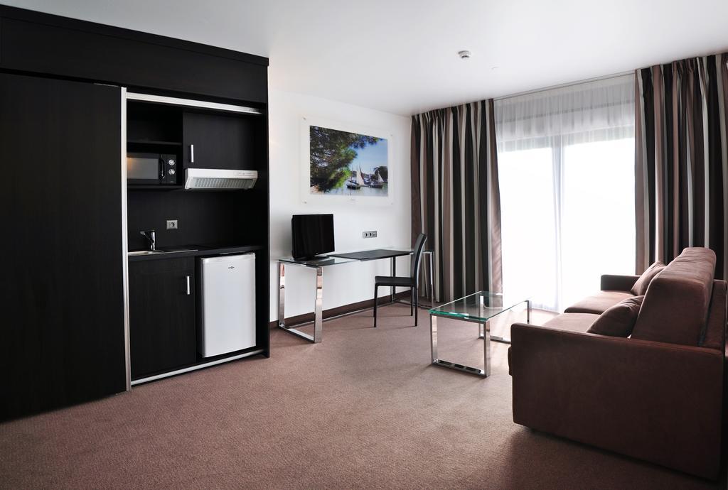Superior Suite with One Bedroom,714114019:JPEG