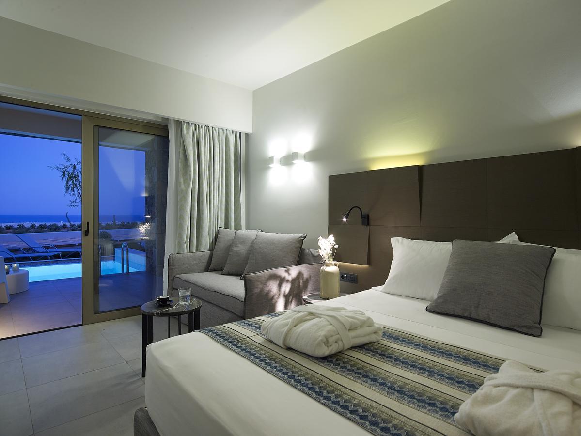 Deluxe Double Room with Private Pool,635635092:JPEG