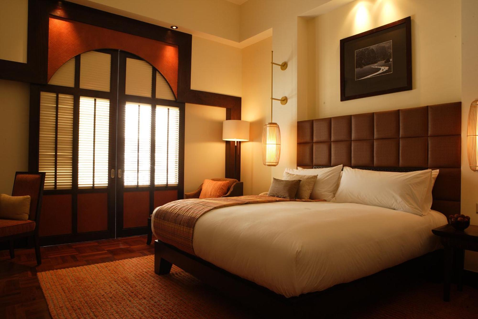 Classic Club King Room with Lake View
