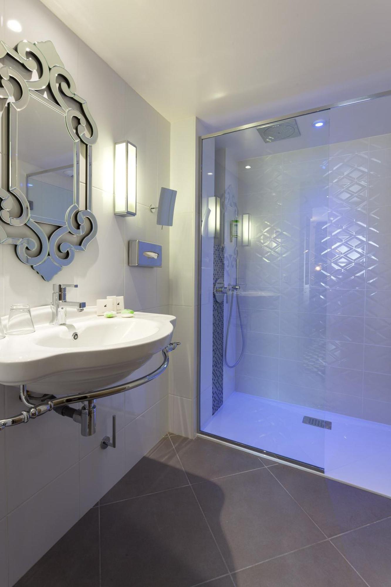 Two Connecting Double Rooms (4 Adults),987185890:JPEG