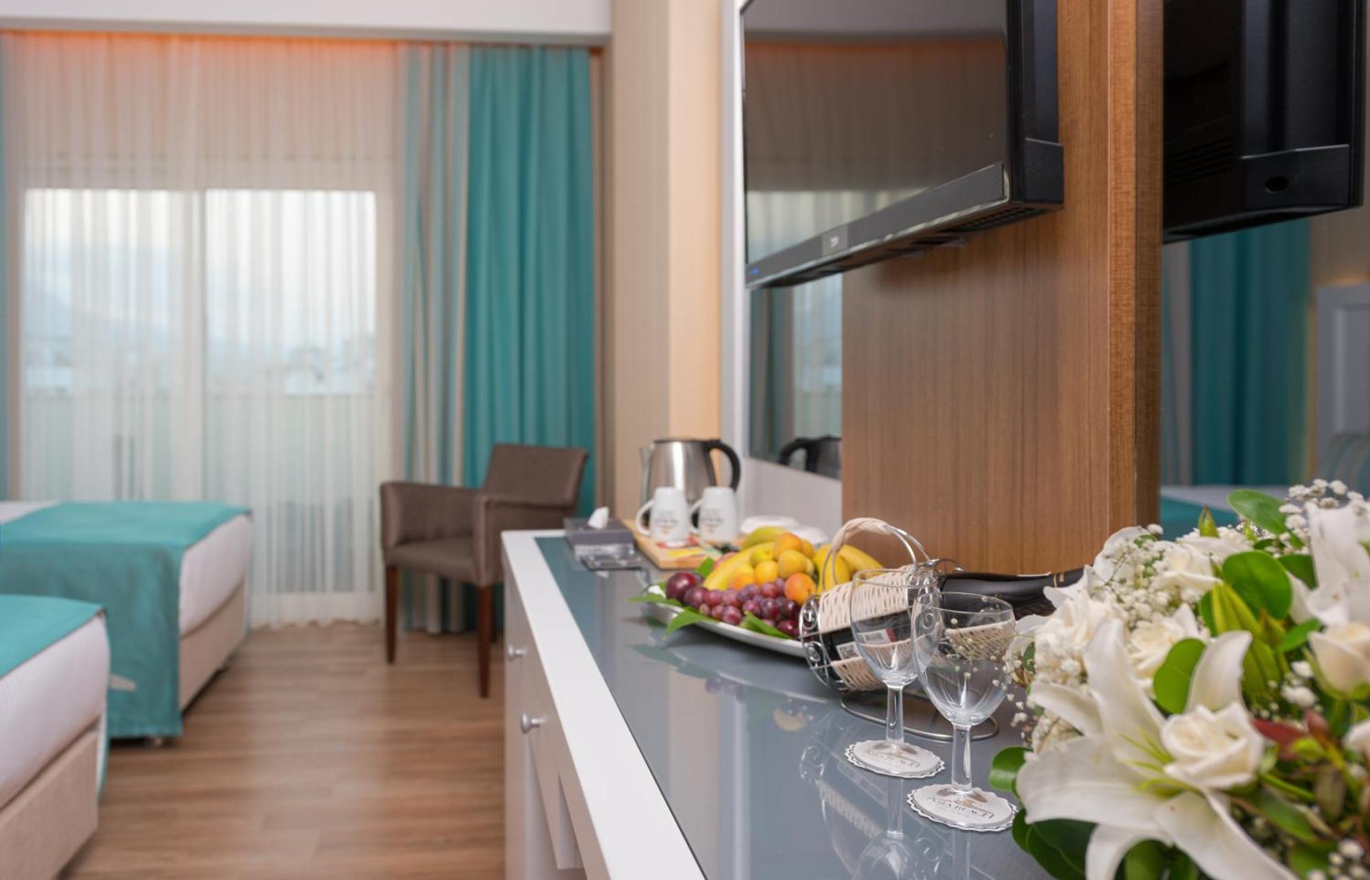 Standard Double Room with Balcony,709673983:JPEG
