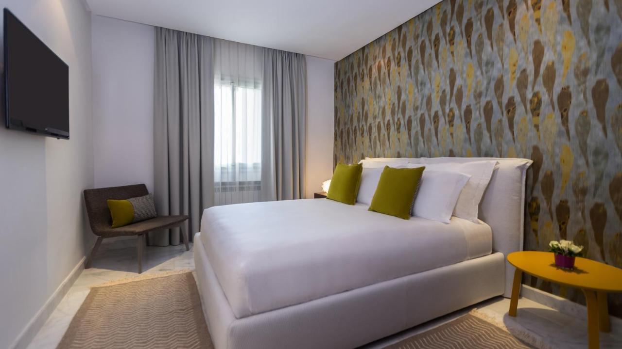 Deluxe Suite King-Size Bed – Lake View,790898403:JPEG