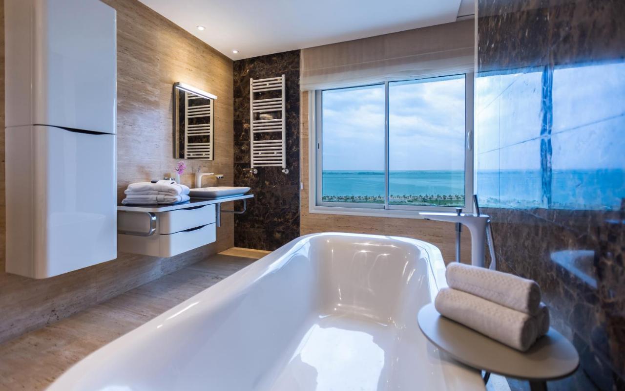 Presidential Suite with Private Pool – Lake View,754517317:JPEG