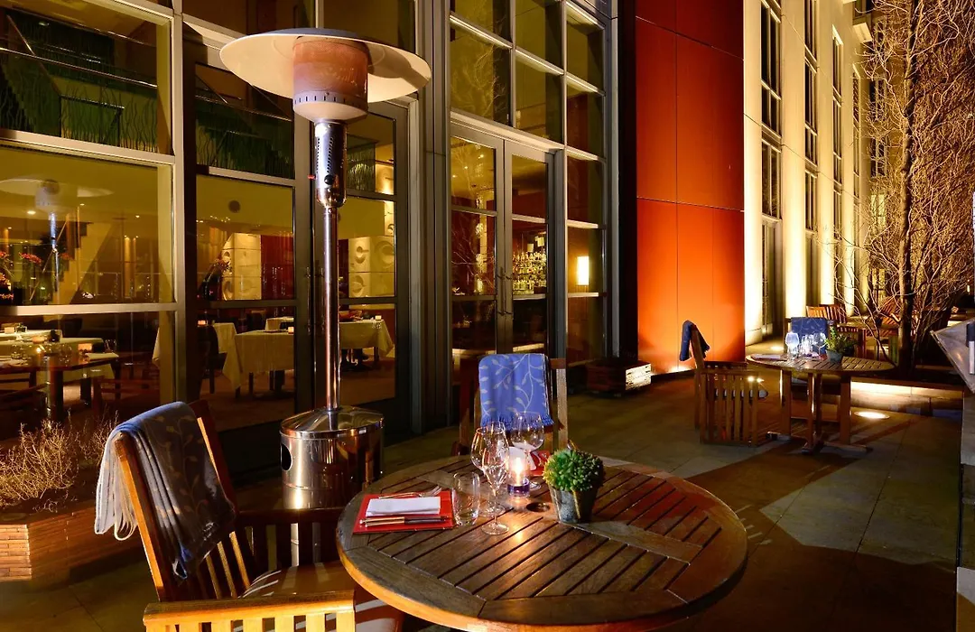 Canary Riverside Plaza Hotel-1
