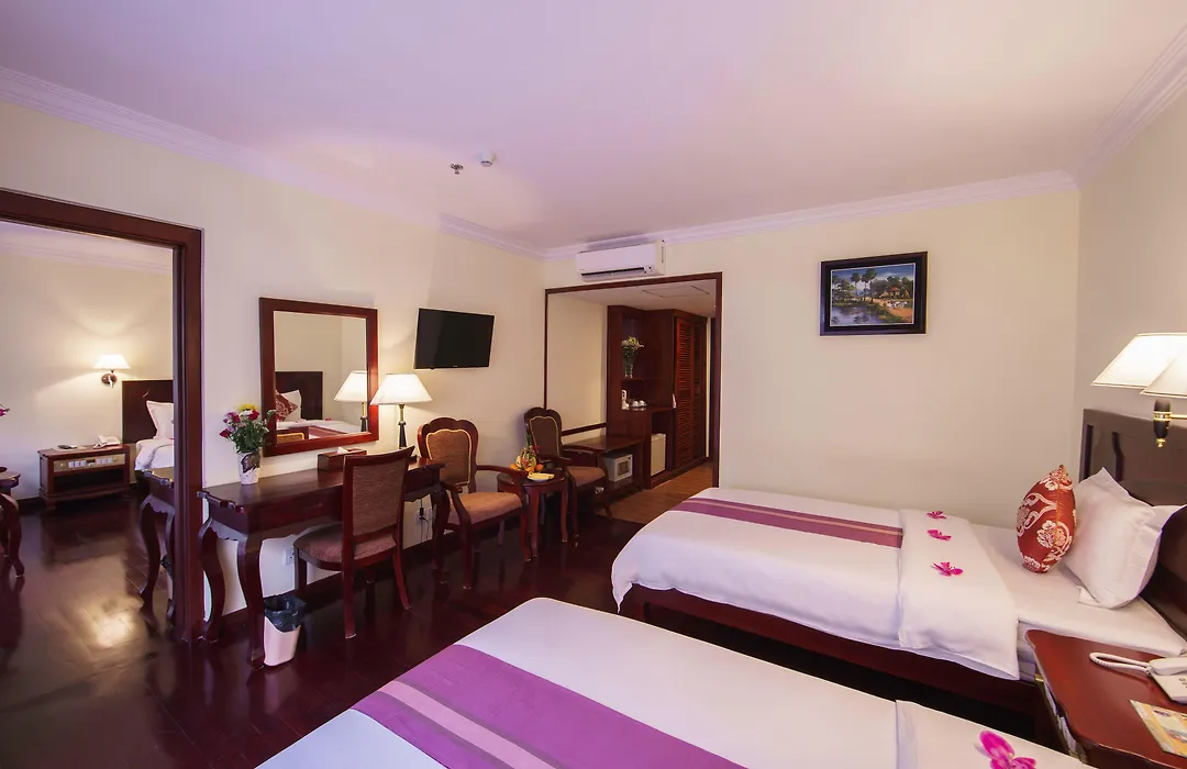 Smiling Deluxe Hotel-1
