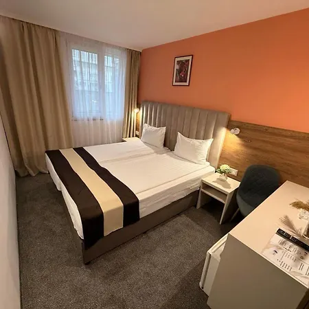 Hotel Forum - Free Parking For Cars-3
