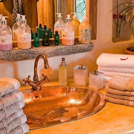 Hôtel Les Chalets de Philippe avec Jacuzzis Privatifs-2