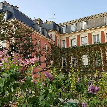Assia & Nathalie - Luxury B&B Marais-3