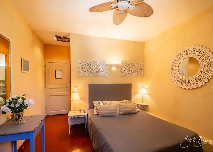 Resort: Le Relais Des Dentelles