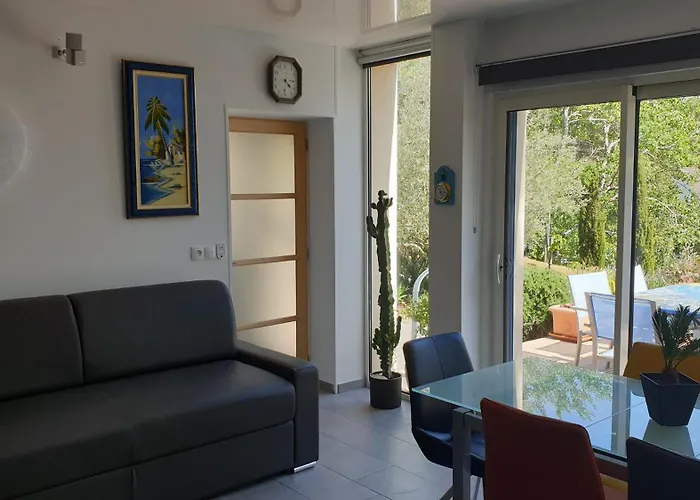 Hotel pres du College: Villa les Agapanthes avec piscine et SPA chauffée dans votre appartement