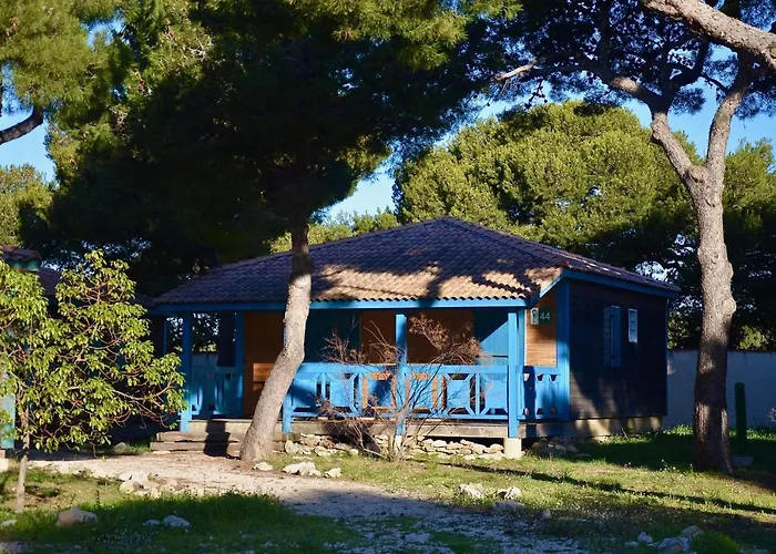 Camping: Martigues, les Chalets de la Mer ****