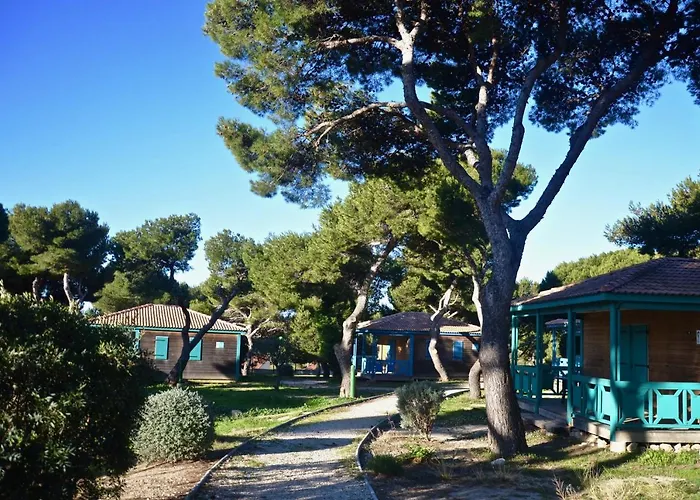 Camping: Martigues, les Chalets de la Mer ****