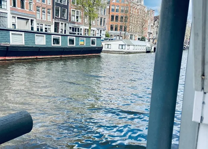 Pension de Famille Houseboat Bonnie