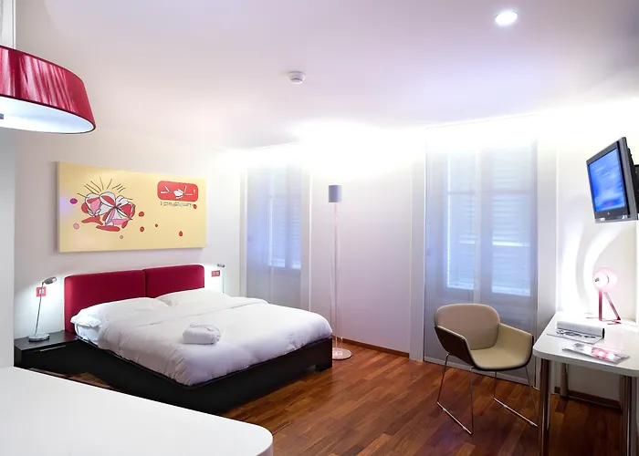 Animaux admis La Cour Des Augustins Boutique Gallery Design