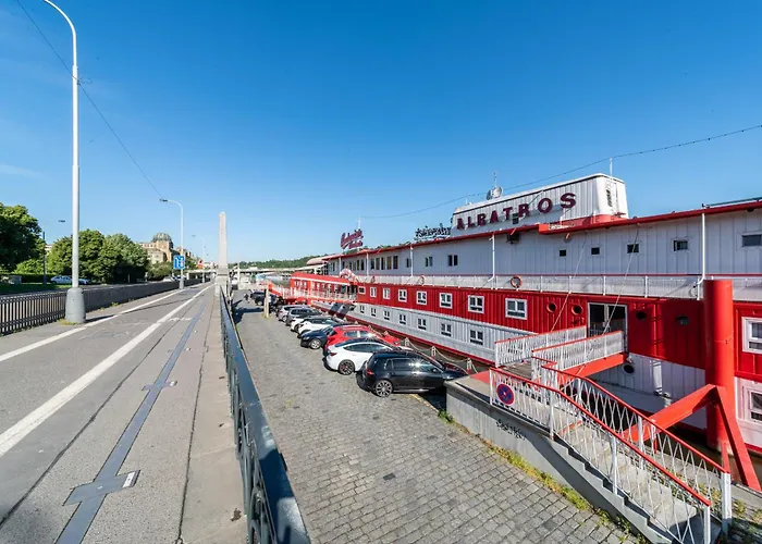 Hôtel accueillant les animaux: Botel Albatros