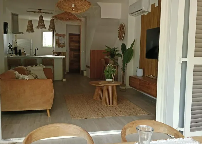 Villa: Villa Lola- Au cœur de la BO - 100m de la plage, cuve 800L