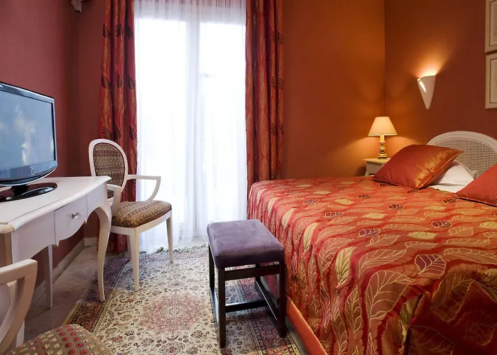 Hôtel accueillant les animaux: Hotel L'Olivier - Piscine & Parking