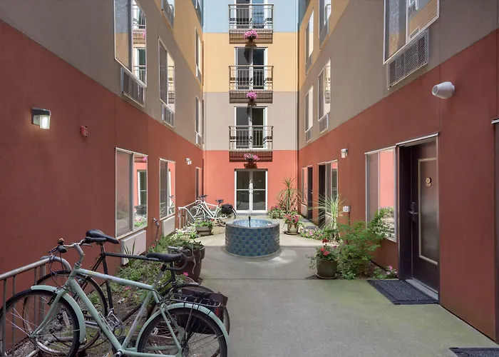 Resort: Belltown Inn