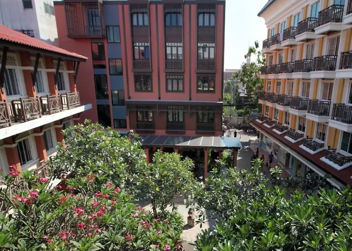 Motels Rambuttri Village Plaza