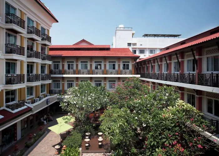 Motels Rambuttri Village Plaza