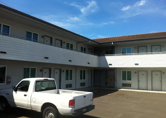 Motel: Crown Inn