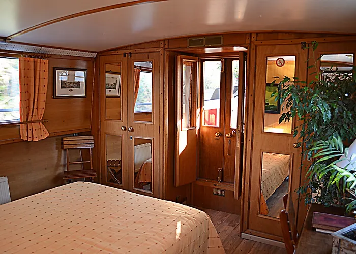  Peniche Beatrice Cruises On The Canal Du Midi