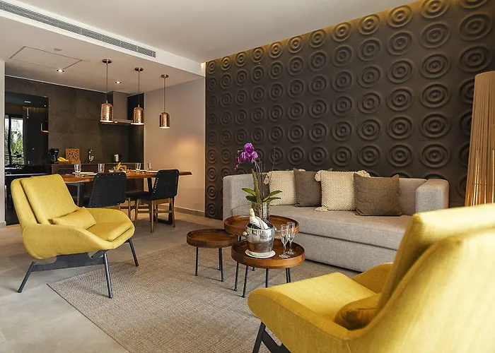 Hôtel central: The Fives Oceanfront