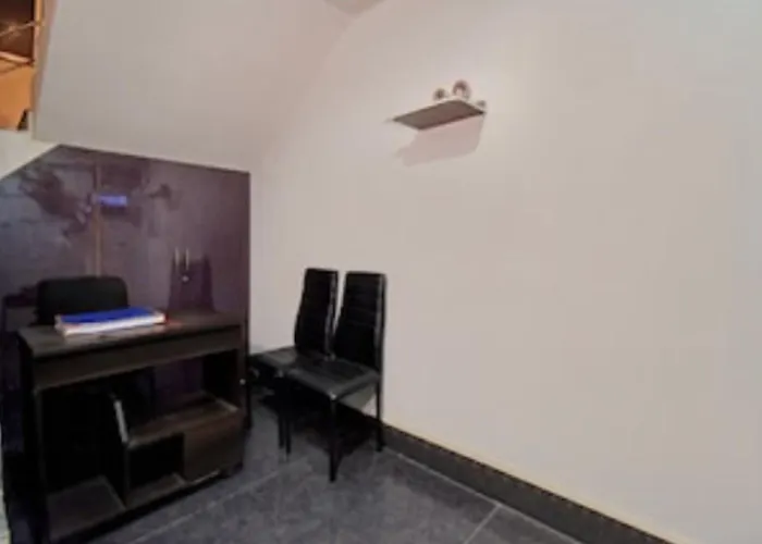 Goroomgo Gangotri Guest House Kolkata