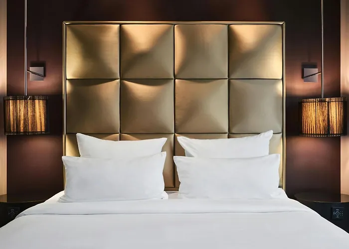 Resort: Roomers Frankfurt Central, Autograph Collection