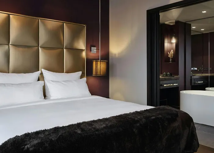 Resort: Roomers Frankfurt Central, Autograph Collection