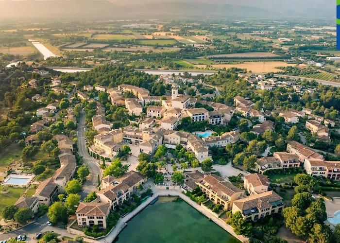 Hôtel: Village Pierre&Vacances Pont Royal en Provence
